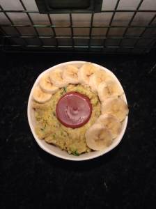 This photo looks so strange. I tried to make it aesthetically pleasing but it just looks.. awkward. Oh well, the bowl tasted quite amazing! Vanilla Zoats topped with a Justins Peanut Butter Cup and a sliced banana! 